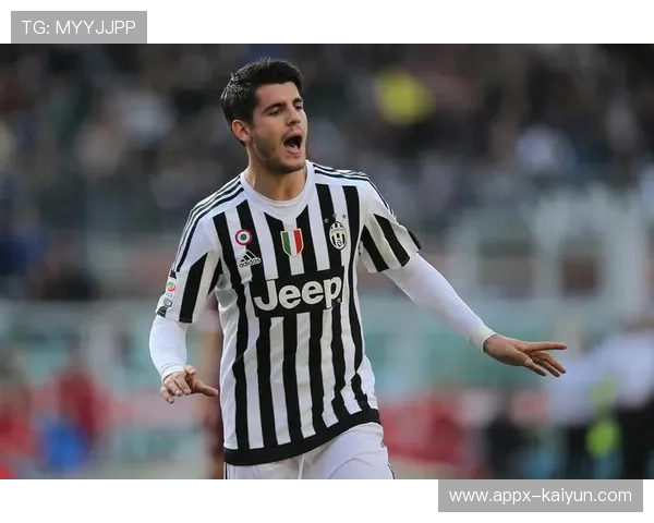 尤文球迷客场抗议判罚，比赛一度中断五分钟